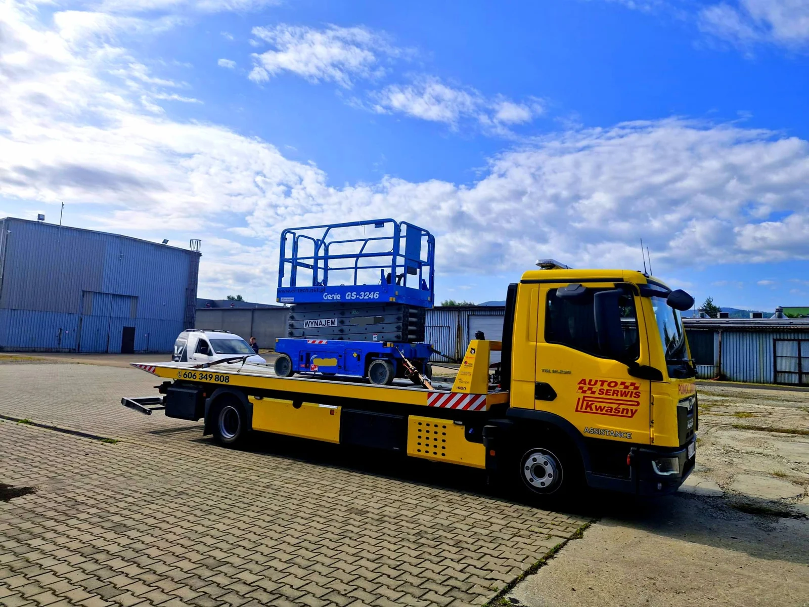 Laweta Auto Leon z platformą transportową